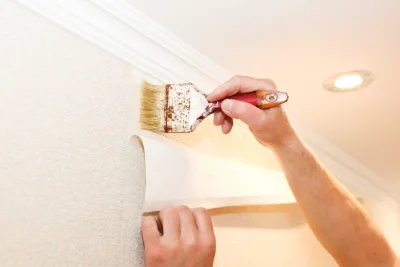Pose de papier peint à Beaumais — revêtements muraux et toiles de verre